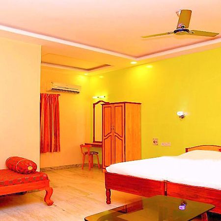 Sindhu Towers Hotel Vellore Esterno foto