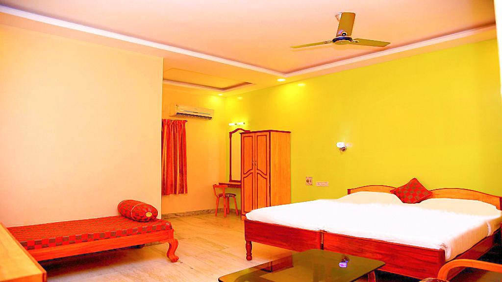 Sindhu Towers Hotel Vellore Esterno foto