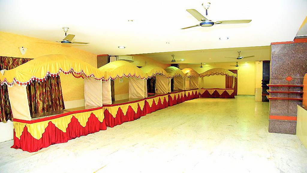 Sindhu Towers Hotel Vellore Esterno foto
