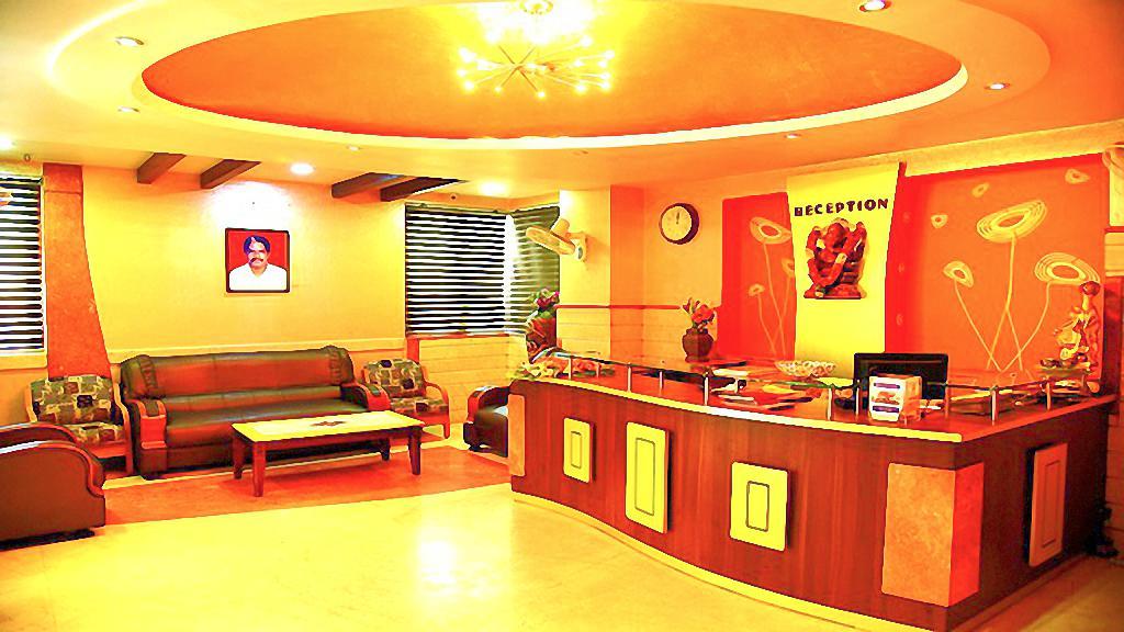 Sindhu Towers Hotel Vellore Esterno foto