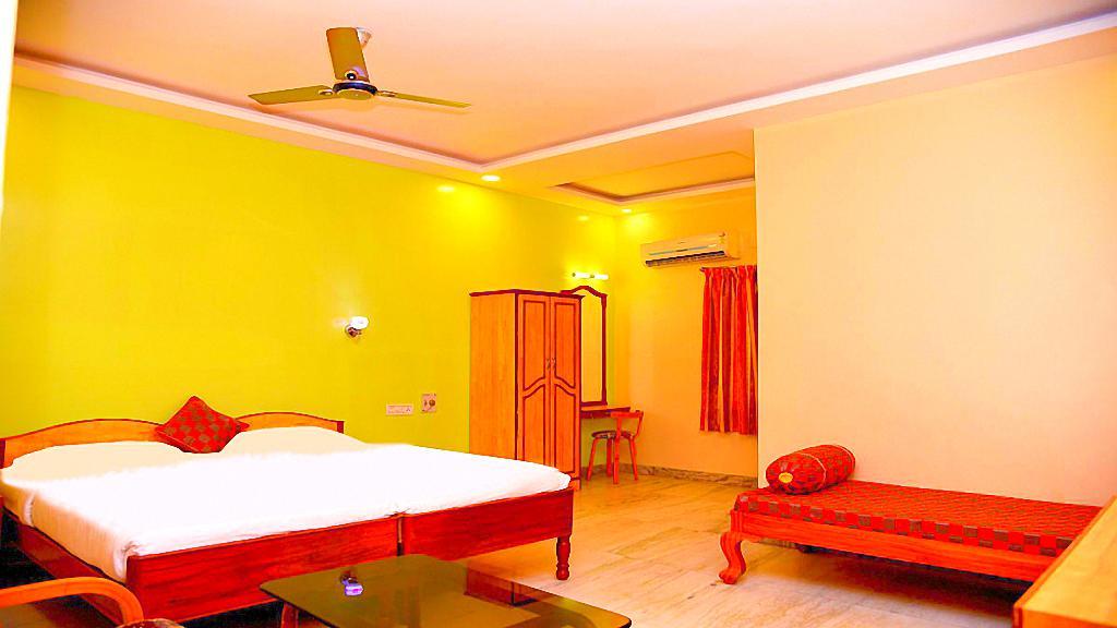 Sindhu Towers Hotel Vellore Esterno foto