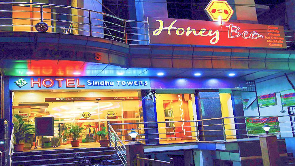 Sindhu Towers Hotel Vellore Esterno foto